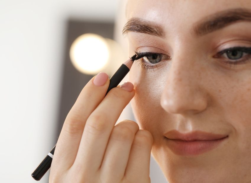 Eye-Makeup-Tips-Using-Organic-Kajal